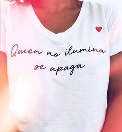 Remera quien no ilumina