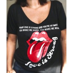 Remera Love is Strong black