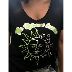 Remera The universe Knows