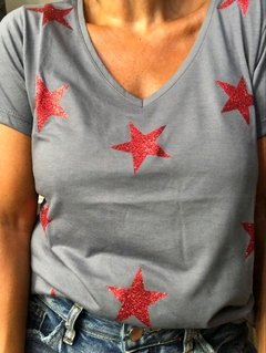 Remera estrellas rojas glitter grey - comprar online