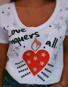 Remera Love Conquers All - comprar online