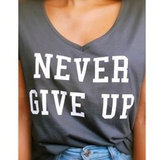Remera Never give up grey