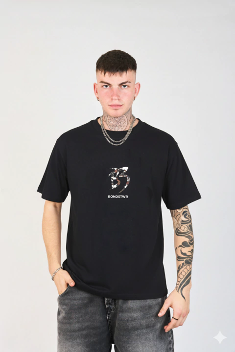REMERA EMBLEM REGULAR NEGRO