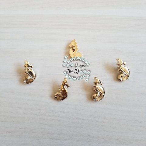 Botão Cavalo Marinho (12 Pçs)