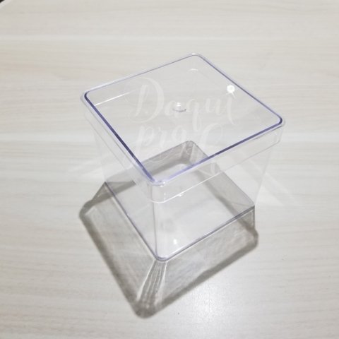 Caixa acrílica 8x8cm