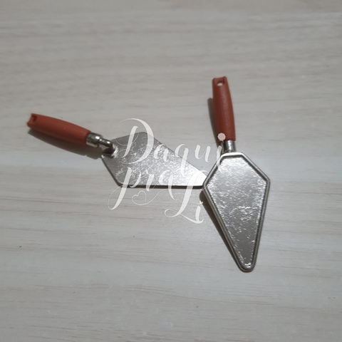miniatura colher de pedreiro