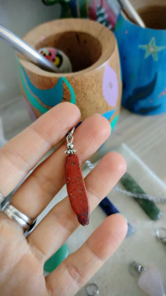 Collar con palito de Jaspe rojo en internet