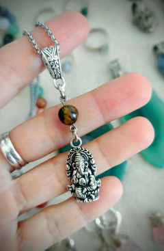 Collar Con dije Ganesha y esfera de Ojo de Tigre
