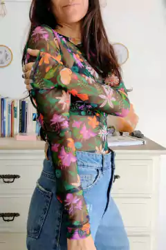 Remera Microtul Pasionaria - Trama