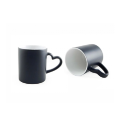 Caneca Mágica Preta Fosca ALÇA CORAÇÃO 325 ml - comprar online