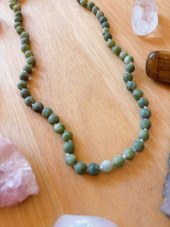 Collar Jade on internet