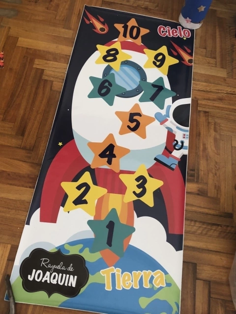 RAYUELA GIGANTE LONA ESPACIO