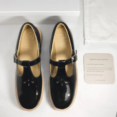 Guillermina Jacinta Charol Negro - mujer - Puchero y León