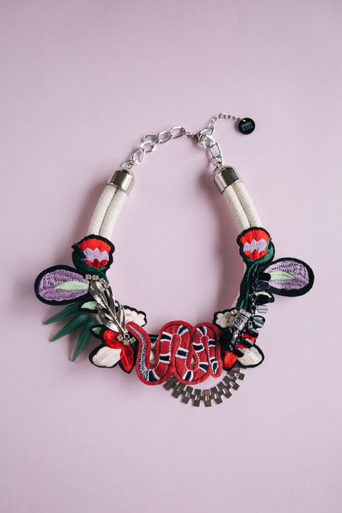 COLLAR VERSALLES