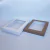 CAJA CON VISOR SUPERIOR 33 X 24 X 5 CM - BLANCA en internet