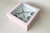 BENTO BOX CON 5 CUPCAKES ROSA- 22X22X9CM