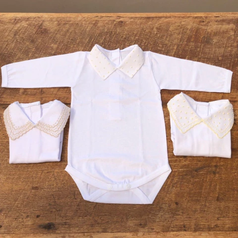 body-de-bebe-com-gola-bordada-amarelo-ou-bege