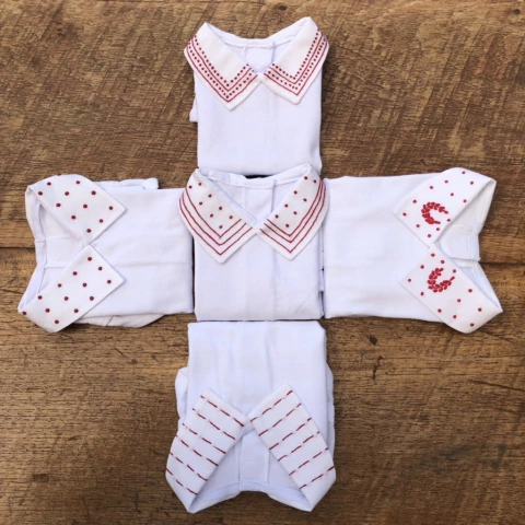 body-de-gola-bordada-vermelho-com-mangas-longas