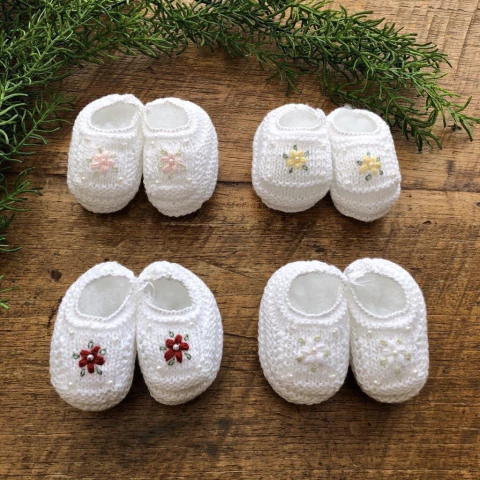 sapatinho-para-bebe-branco-com-flor