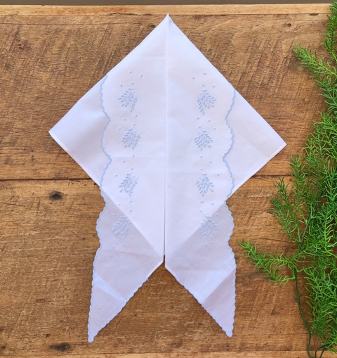 Vira-manta trigo bordado azul