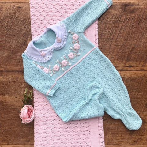 macacao-para-bebe-aurora-de-trico-verde-agua