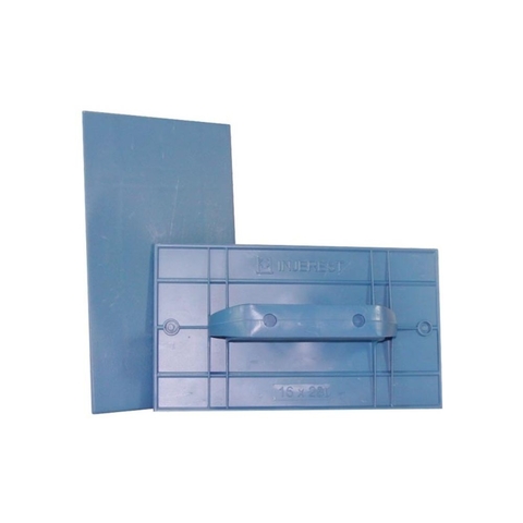 Desempenadeira plástica lisa azul com alça, medindo 16x28 cm, vista frontal e traseira