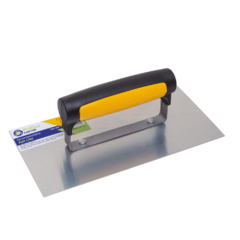 Desempenadeira prática de aço lisa de 10x24cm com cabos preto e amarelo, ideal para pintura e acabamento de superfícies.