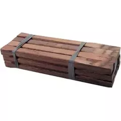 Cabo de martelo Maderite pesado de 54 cm, empilhado e amarrado com fita plástica.