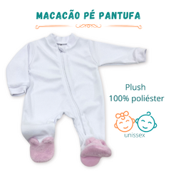 Macacão de plush pezinho pantufa
