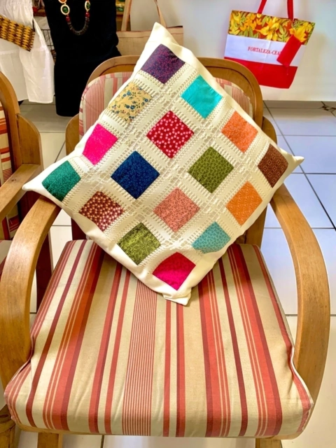 Almofada em Patchwork com Bainha Portuguesa