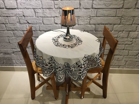 Toalha de Mesa Redonda em Rechilieu Vazada Azul 1,20m