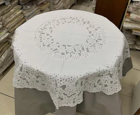 Toalha de Mesa em Rechilieu na Linha Portuguesa