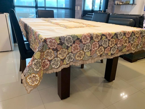 Toalha de Mesa Retangular em Rechilieu Colorido 2,20m Rosas