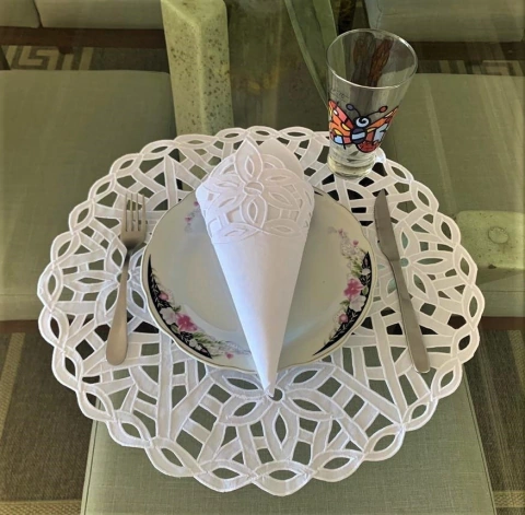 Jogo Americano em Rechilieu Vazado Redondo 12pçs