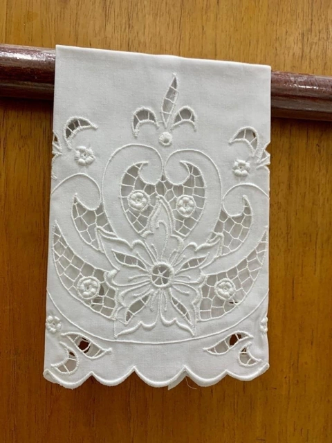 Toalha de Lavabo em Bordado Português P - Loja do Turista