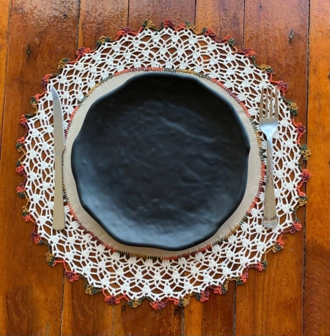 Sousplat de Crochê e Linho Bege e Colorido