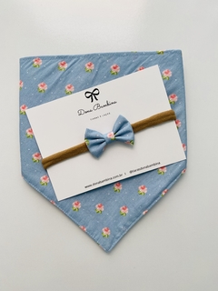Babador Azul Floral + Laço - comprar online