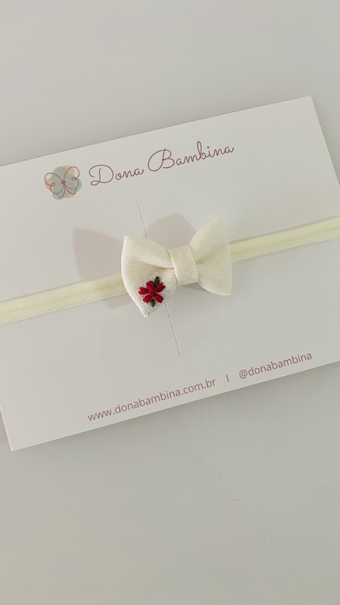 Laço Linho Off Bordado Vermelho