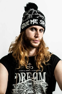 Beanies Killstar con pompom - comprar online
