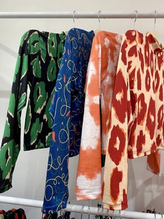 POLERA AFRICA CROP - comprar online