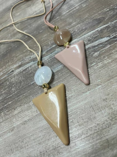 Colar Corda Resina Triangulo - comprar online