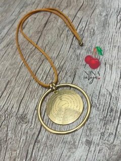 Colar Oração Pai Nosso Medalhão Longo na internet