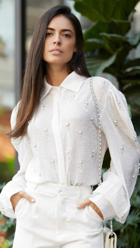 Camisa crepe de seda bordada a mão queens off (envio:09/06)