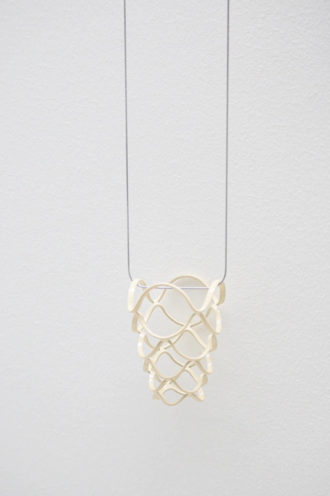 Collar piña crudo