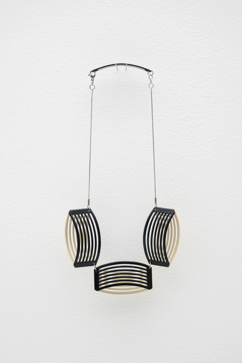 Collar Ilusión crudo y negro