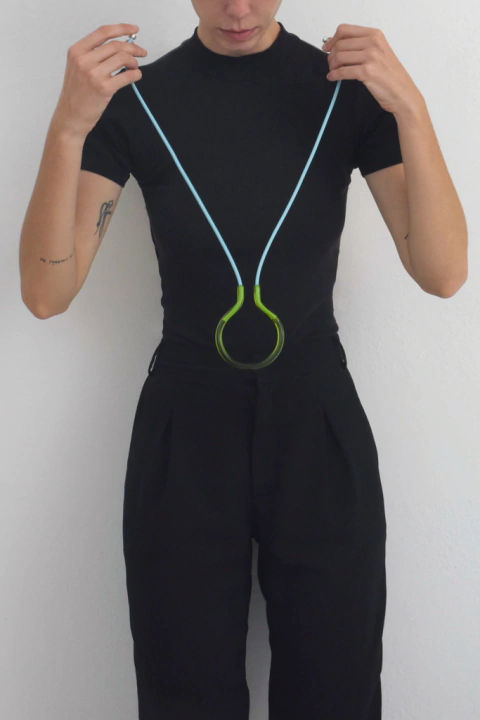 Collar Nivel verde largo - Supuesto