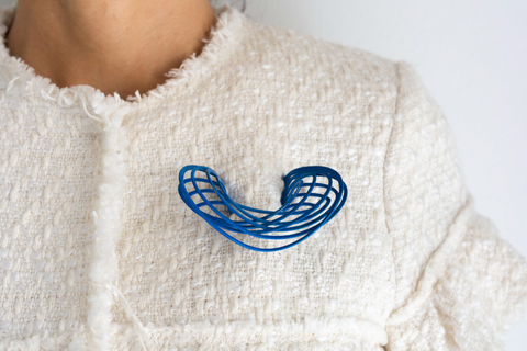Broche escuchar susurro