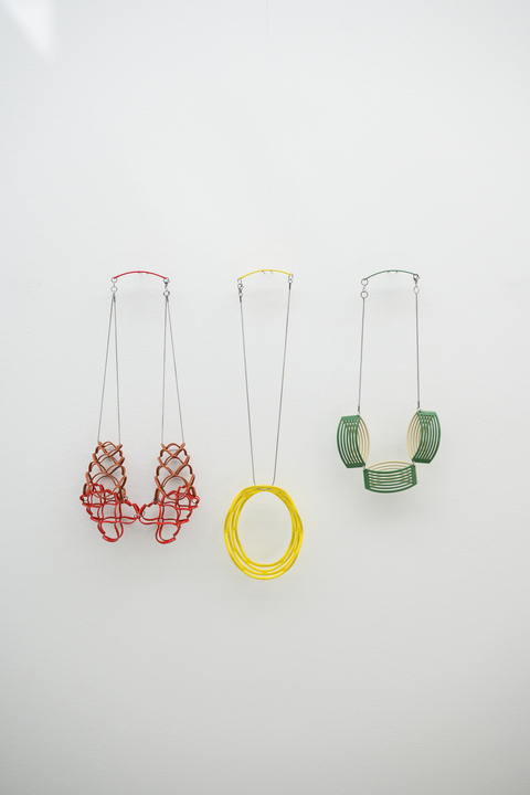 Collar Ilusión crudo y verde - Supuesto