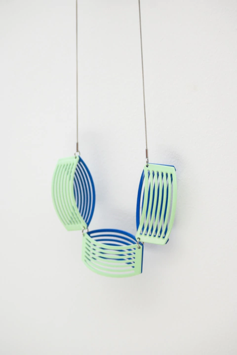 Collar Ilusion azúl y menta en internet