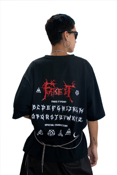 REMERA FAKE IT FONT (ABC) en internet